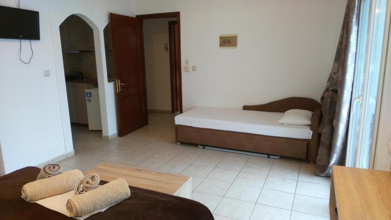 Psarou Apartments Paralía Skotínis Екстериор снимка
